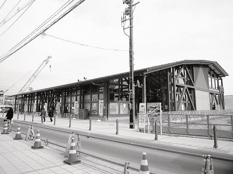 昨年6月末開業した人気の商業施設「いしのまき元気いちば」。その外観