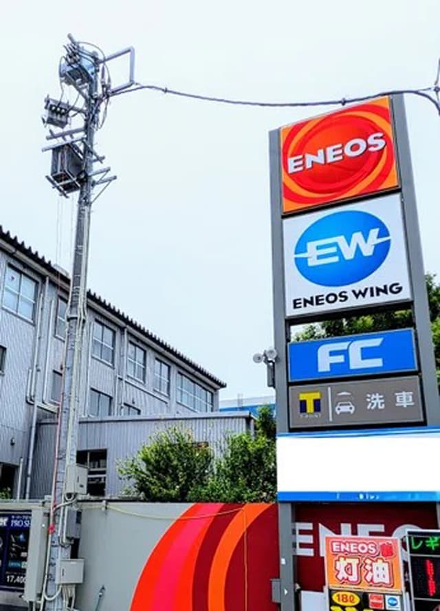 日本高圧電気・ENEOS 柱上式でEV充電器 省スペースでも設置可能