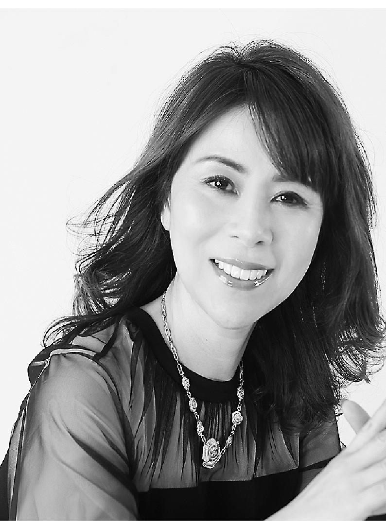 戸倉蓉子氏=ナースとして大学病院に勤務中、人間は環境で生き方が変わることに気付きインテリアの勉強を始める。98年ミラノに建築デザイン留学。パオロ・ナーバ氏に師事。帰国後、オール女性スタッフによるデザインオフィス、ドムスデザインを設立。病院・クリニック・マンションなどの設計を通し、上質な人生と輝く生き方を応援している。一級建築士。