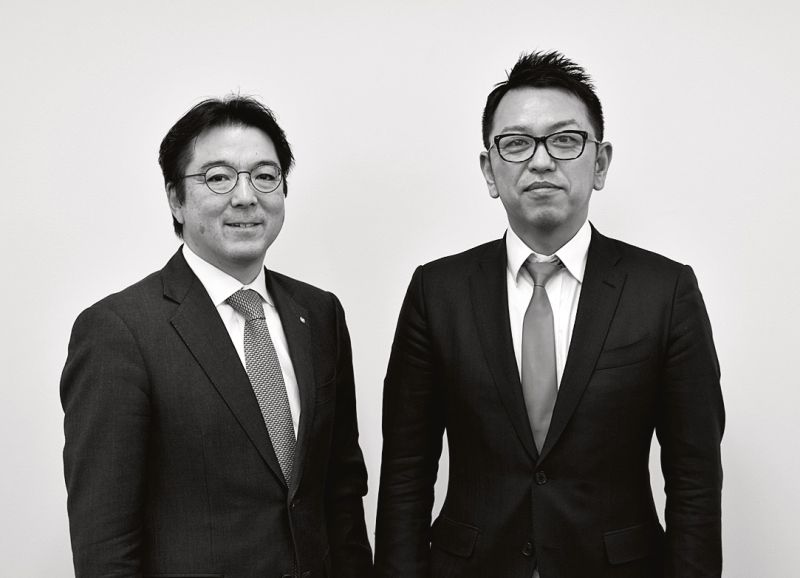 梁瀬会長(左)と中嶋社長