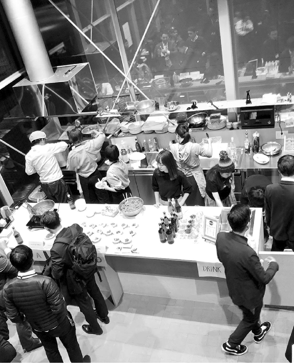 「キッチンスタジオ スイバ」で3月15日に行われたグランドオープニングイベントの様子。150人以上が参加し、イベントの様子はSNSで拡散された