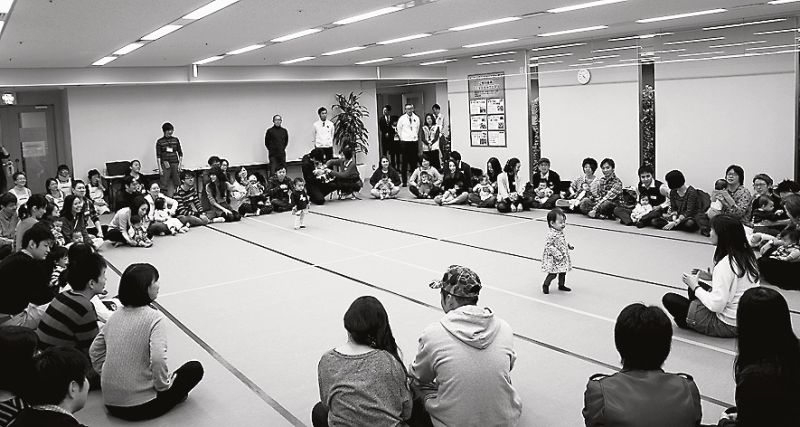 入居まで1年4カ月前の開催だったが多くの契約者が参加し、子育て支援制度や保育園などの情報を交換した