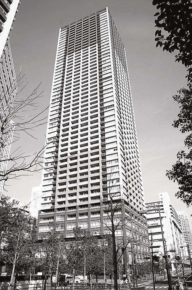 地上52階建て全638戸のアウルタワー外観