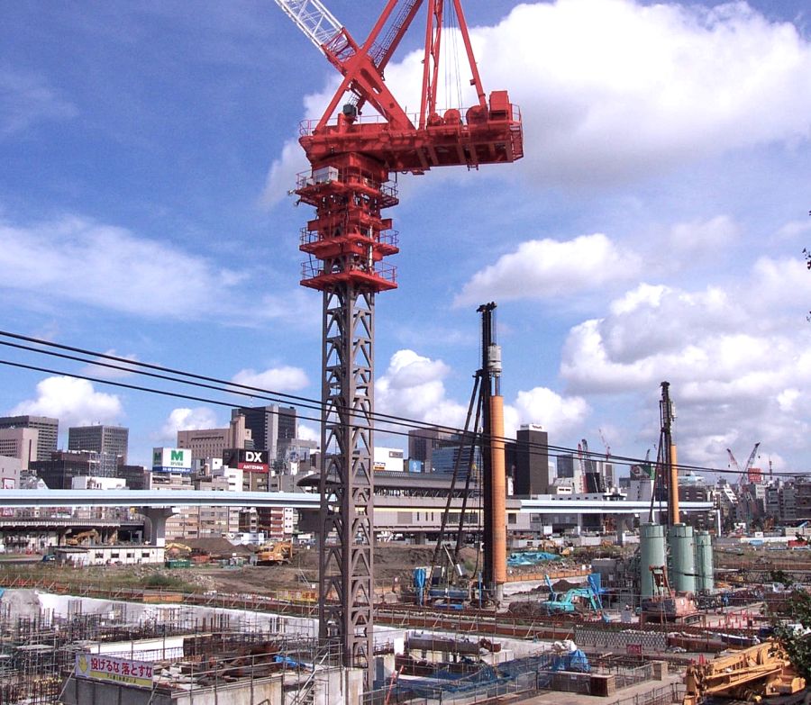 ２０００年頃、「東京ツインパークス」が建設された汐留エリアの工事風景。（筆者撮影）