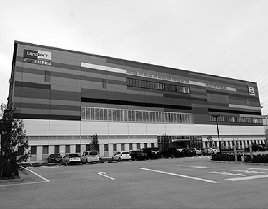 「Landport青梅Ⅰ」の外観(上)。テナントの要望を取り入れ雨水ピットを設けたフラットな床の1階搬入口
