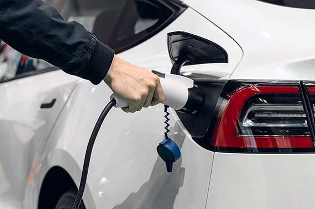 ユーミーらいふGと業務提携、管理物件にEV充電器 テラモーターズ