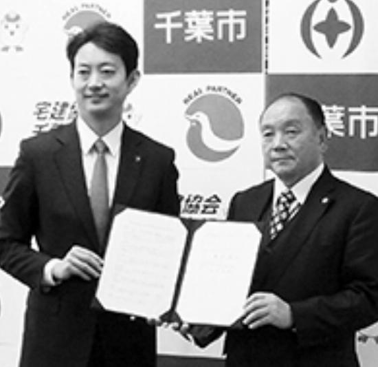 (左から)熊谷市長、石川支部長