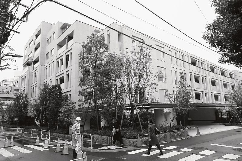 竣工した「グラン南青山」の外観