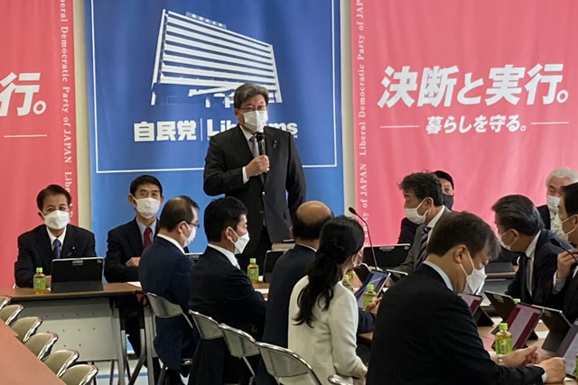あいさつする萩生田政調会長
