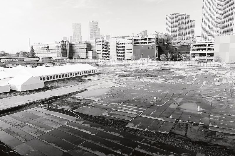 豊洲駅前にある広い再開発計画地