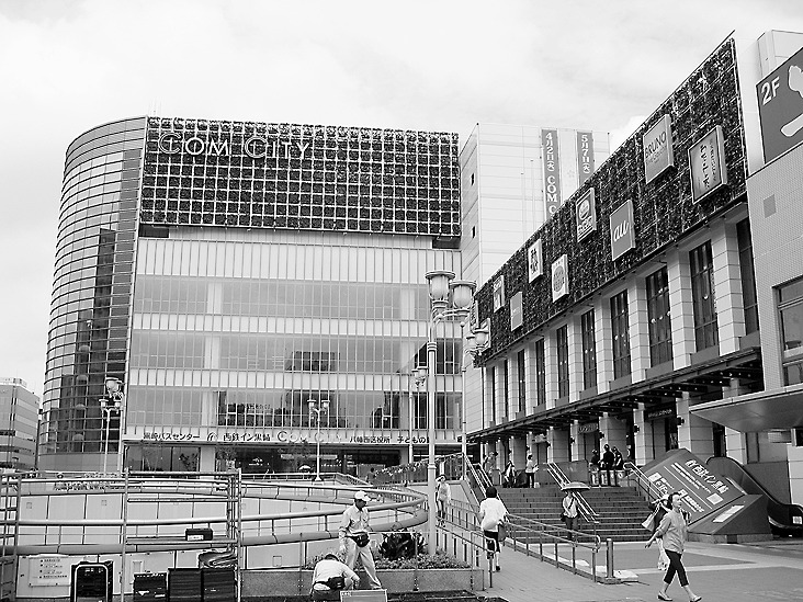 再開業したコムシティの全景