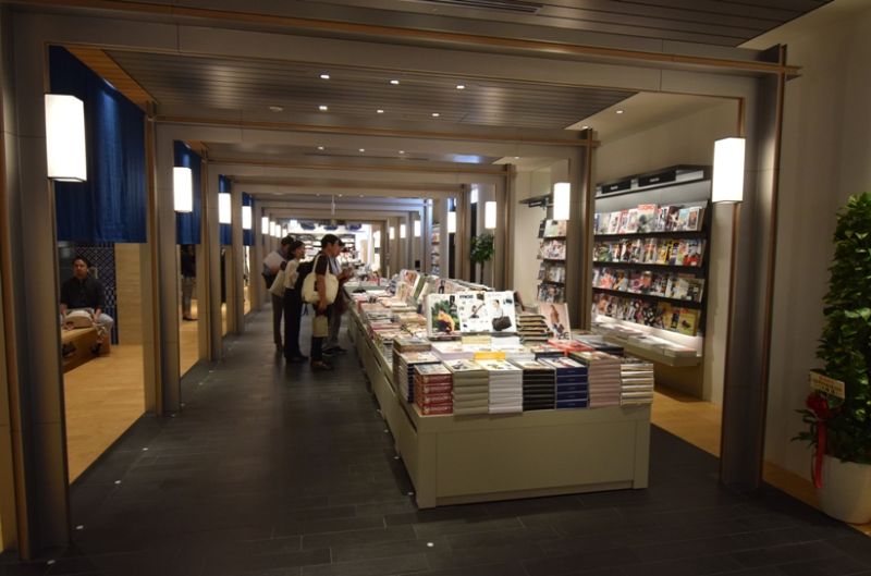 書籍中心に生活提案する「誠品生活日本橋」