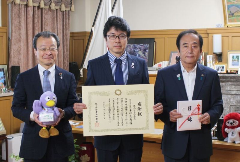 木村本部長（中央）と上田知事（右）