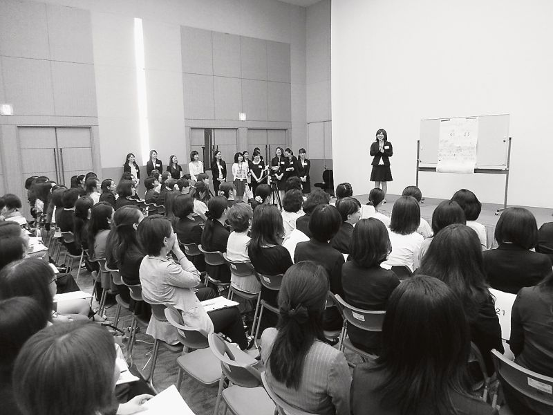 昨年7月に東京本社で開かれたフォーラムには約300人近い女性が集まった