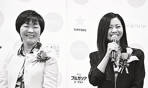 輝き活躍する女性を応援。(左)が安倍氏、(右)が倉木氏