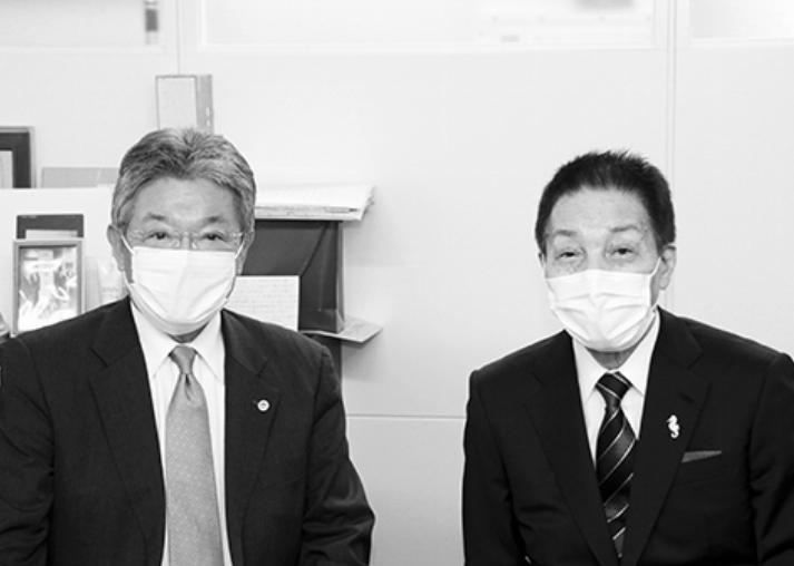 5月21日、古賀宅建議連顧問(右)に要望した坂本会長
