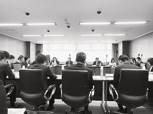 10日に開かれた検討会の様子
