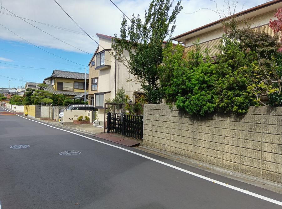 日本では既存住宅の流通比率(ストック比)が全国ベースで0.3~0.5%。首都圏は0.4%で全国平均並みだが、米国やイギリスの2~3%と比べるとかなり低い。日本は持家の住み替え率が低いためと思われる