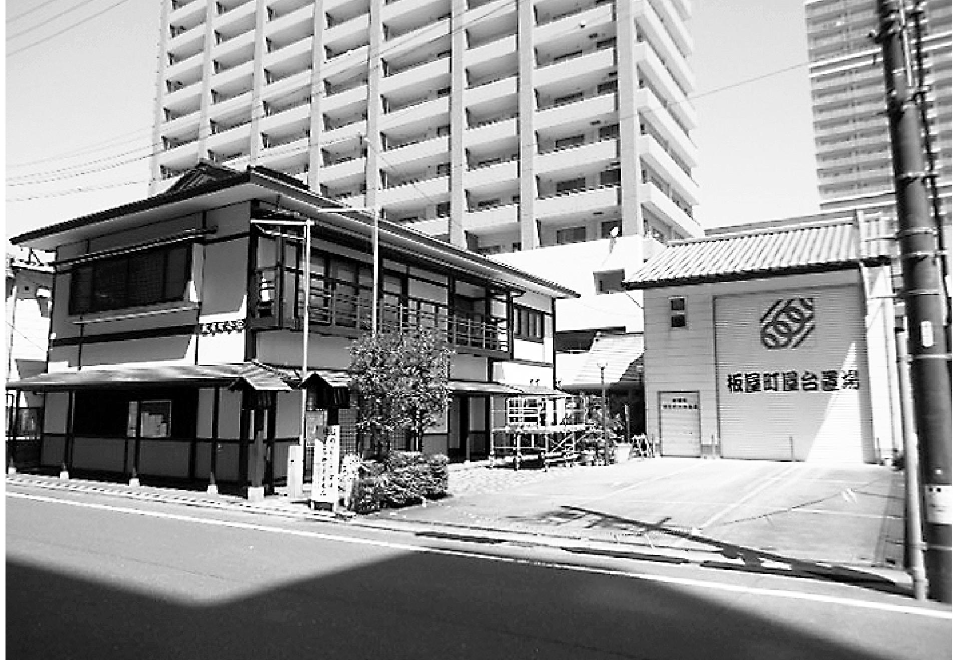 町内の顔になっている公会堂と屋台置場