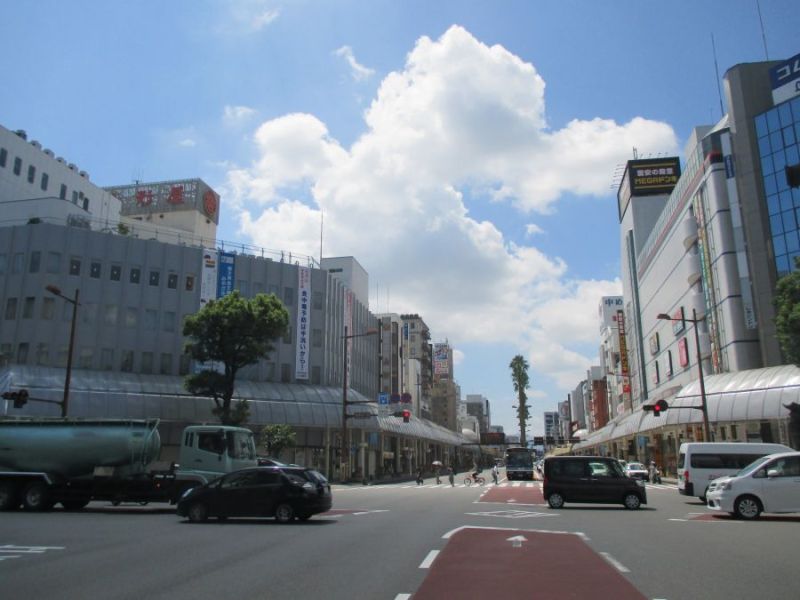 宮崎ナナイロと宮崎山形屋が立地する橘通り