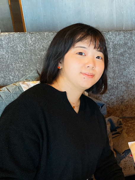 蔭山亜由美氏
