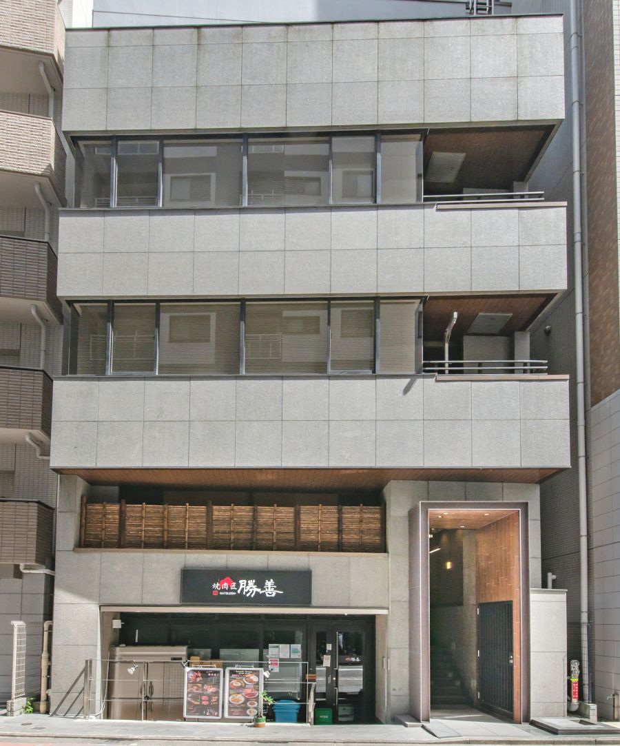新たに取得したビルの外観